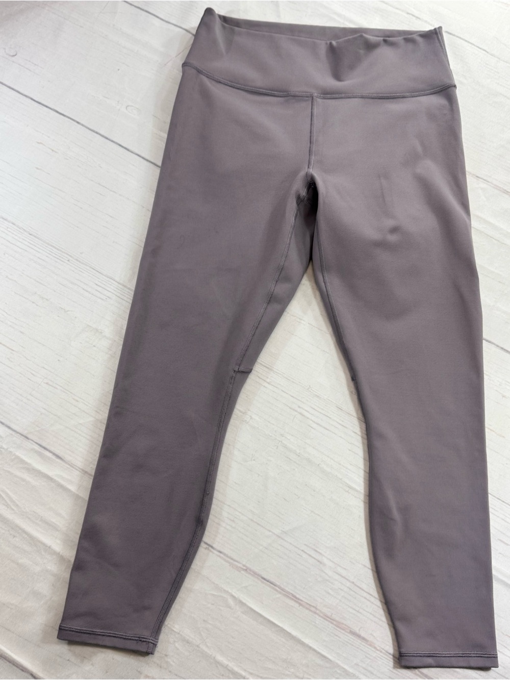 Fabletics High-Waisted Cropped Leggings – Women’s Large